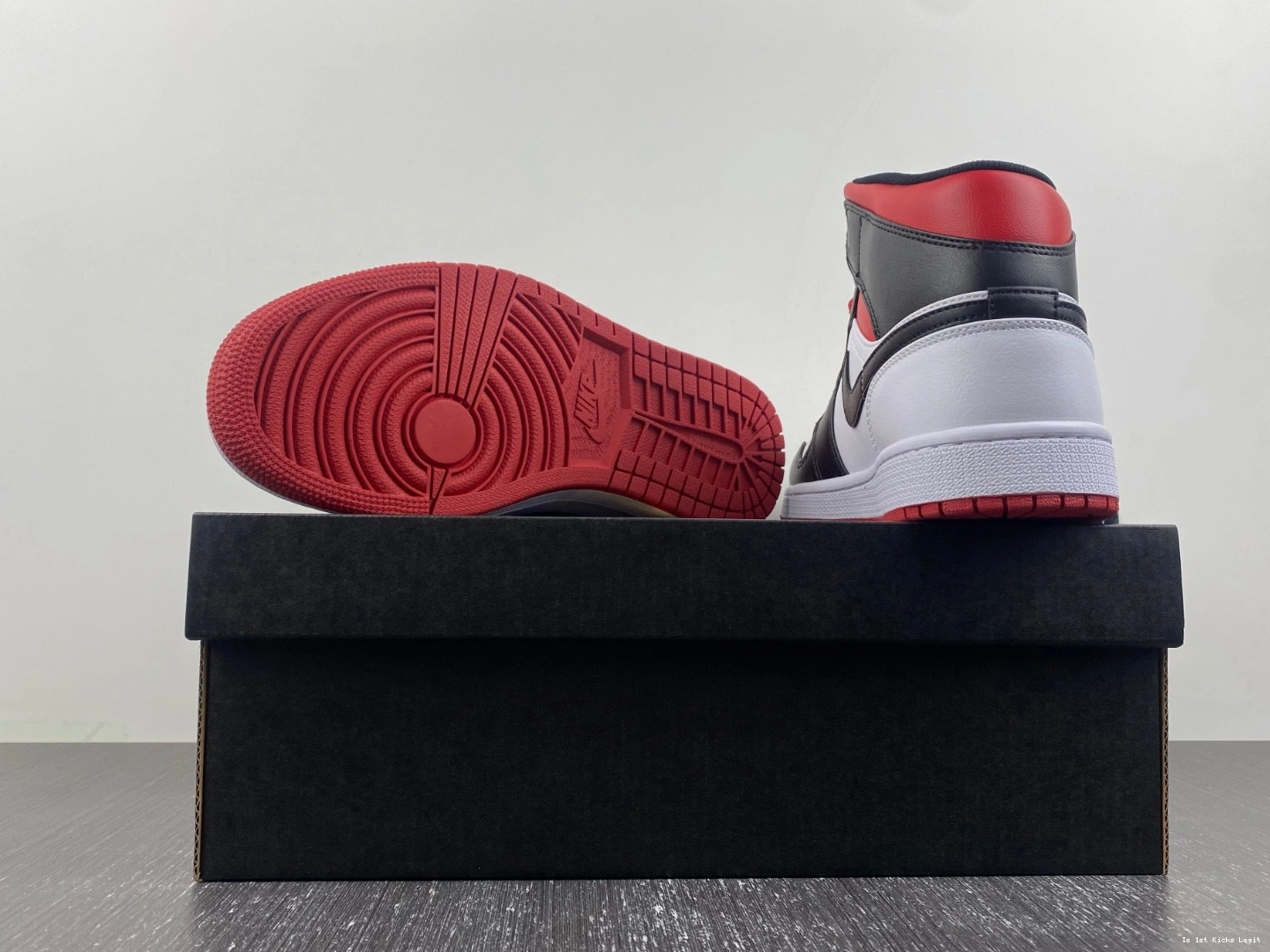 Black Air DQ8426-106 Mid Red 'Gym Toe' Jordan 1 0920